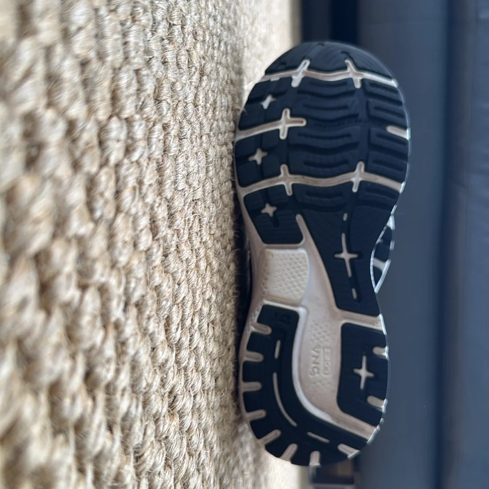 Brooks Ghost 14 - black and silver - size 8 wide - Picture 2 of 5